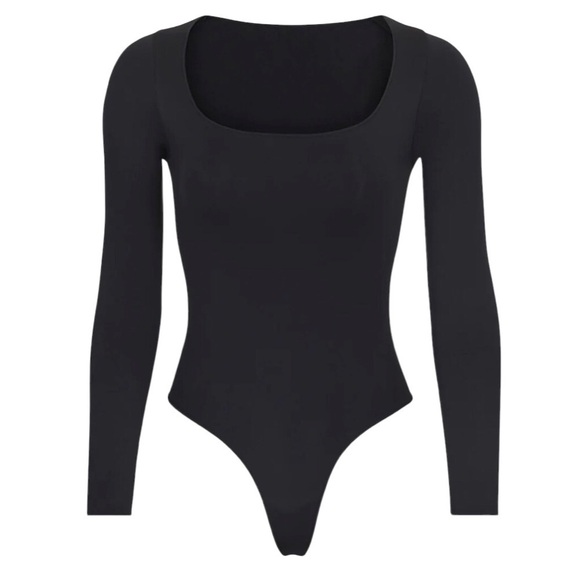 SKIMS Tops - Skims Essential Long Sleeve Scoop Neck Black Size 4X Thong Lightweight Raw Cut